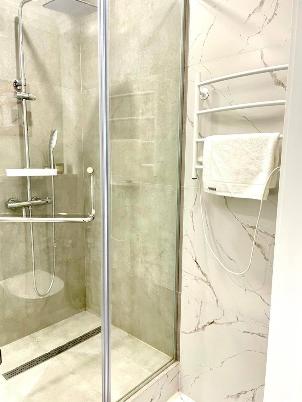 Four Seasons жк возле трц Mega по розыбакиева Apartment *