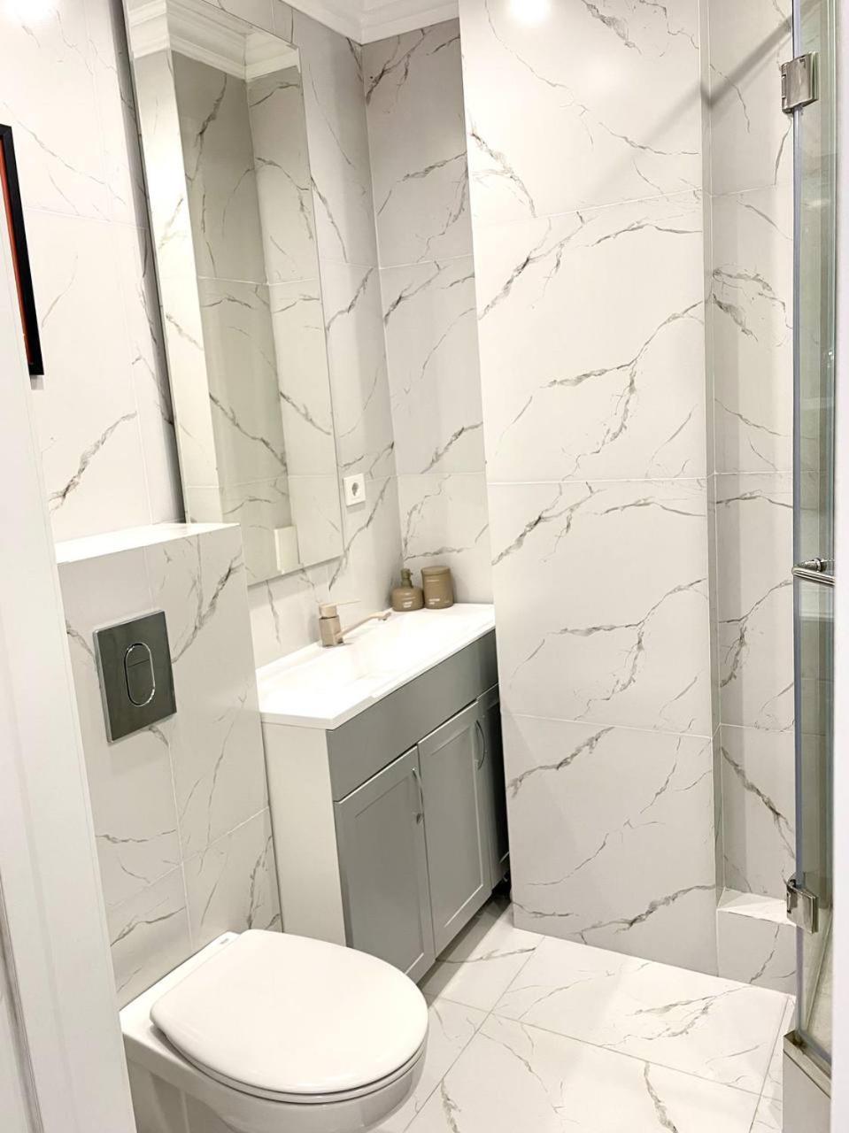 Four Seasons жк возле трц Mega по розыбакиева Daire Almatı